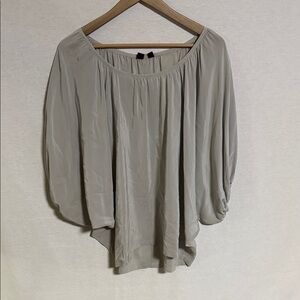 Saks Fifth Avenue Women's Silk Gray Batwing Sleeve Blouse Beautiful Luxury Med.